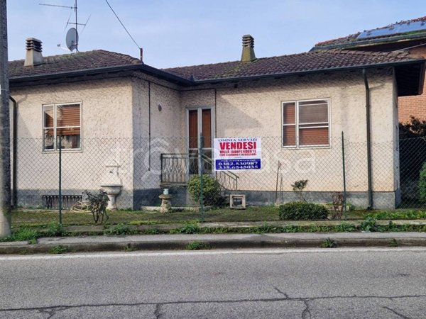 casa indipendente in vendita a Sannazzaro de' Burgondi