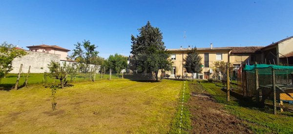 casa indipendente in vendita a Sannazzaro de' Burgondi