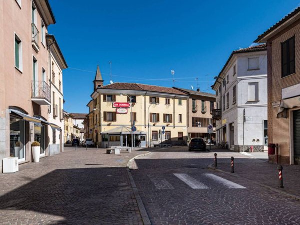 negozio in vendita a Sannazzaro de' Burgondi