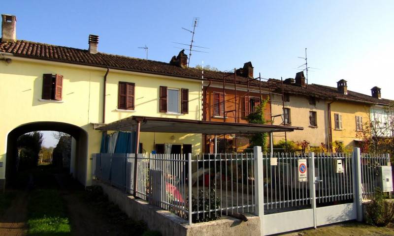 casa indipendente in vendita a Sannazzaro de' Burgondi