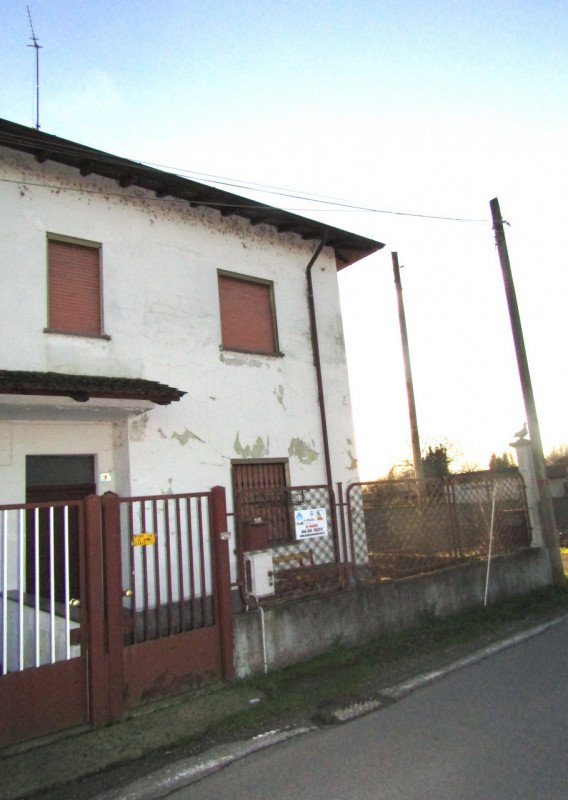 casa indipendente in vendita a Sannazzaro de' Burgondi