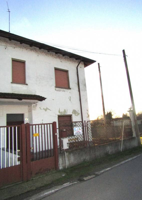 casa indipendente in vendita a Sannazzaro de' Burgondi