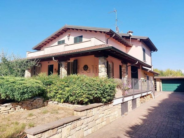 casa indipendente in vendita a Sannazzaro de' Burgondi