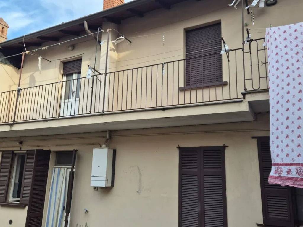 casa indipendente in vendita a Sannazzaro de' Burgondi