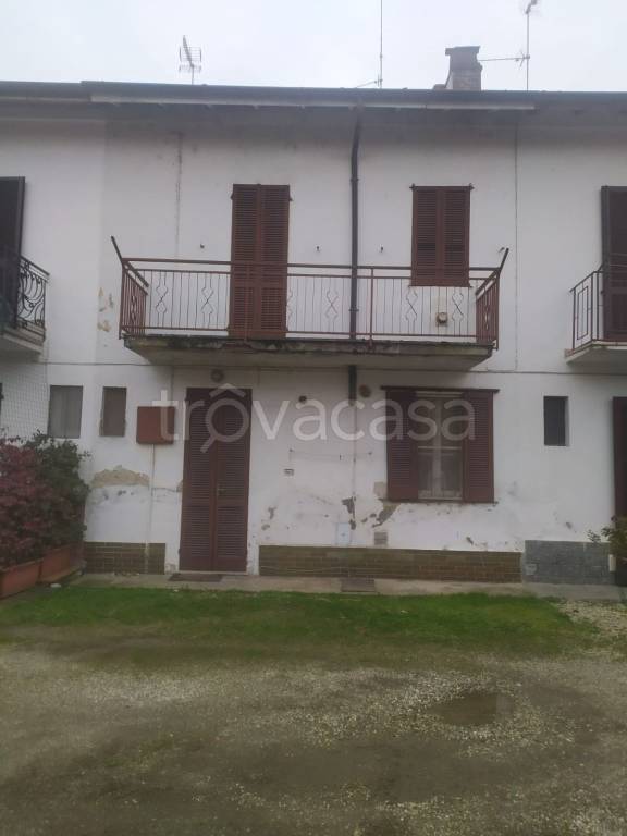 casa indipendente in vendita a Sannazzaro de' Burgondi