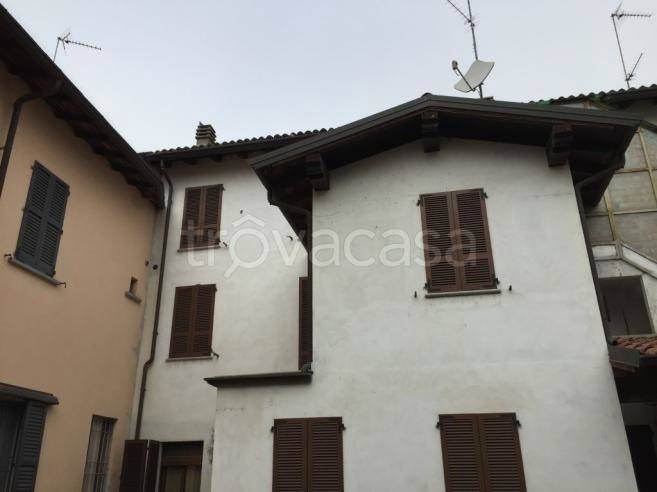 casa indipendente in vendita a Sannazzaro de' Burgondi