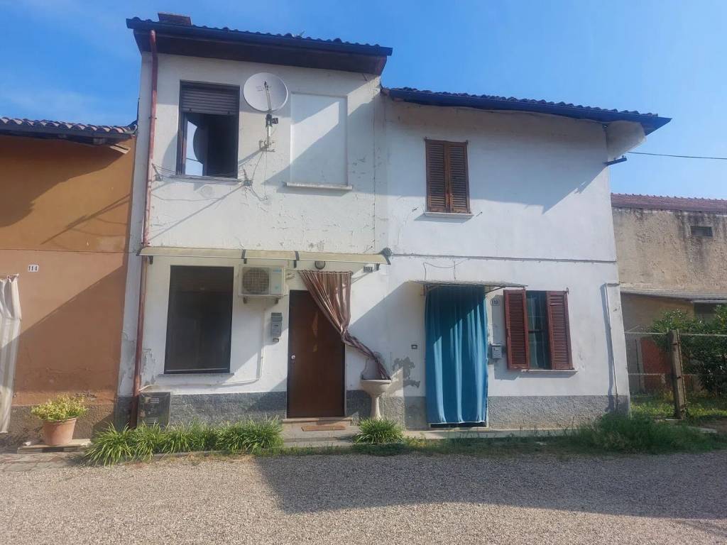 casa indipendente in vendita a Sannazzaro de' Burgondi