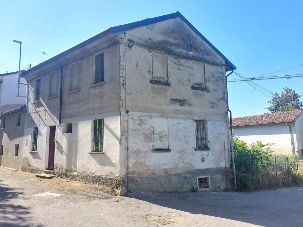casa indipendente in vendita a Sannazzaro de' Burgondi