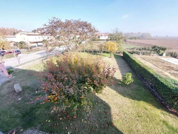 casa semindipendente in vendita a Sannazzaro de' Burgondi