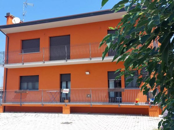 casa indipendente in vendita a Sannazzaro de' Burgondi