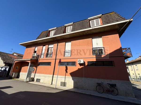 casa indipendente in vendita a Sannazzaro de' Burgondi