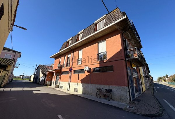 casa indipendente in vendita a Sannazzaro de' Burgondi