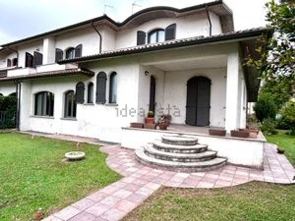casa indipendente in vendita a Sannazzaro de' Burgondi
