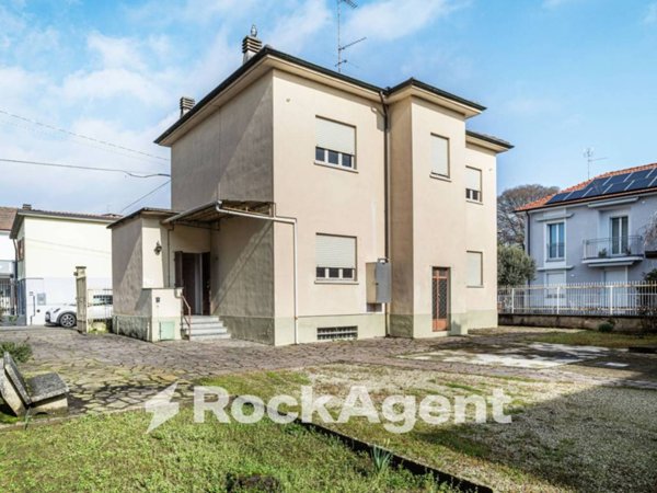 casa indipendente in vendita a Sannazzaro de' Burgondi