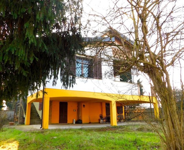 casa indipendente in vendita a Sannazzaro de' Burgondi in zona Savasini