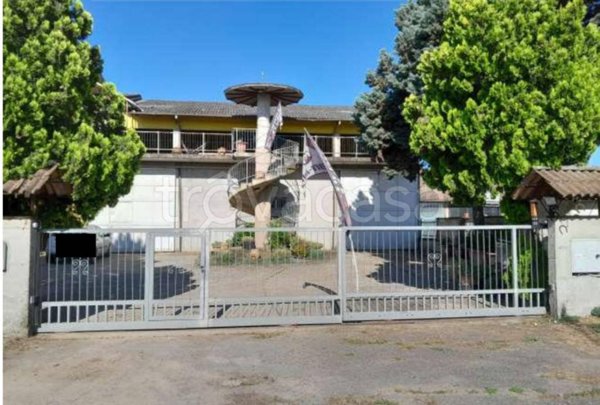 casa indipendente in vendita a Sannazzaro de' Burgondi