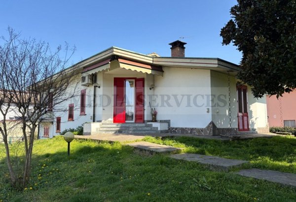 casa indipendente in vendita a Sannazzaro de' Burgondi