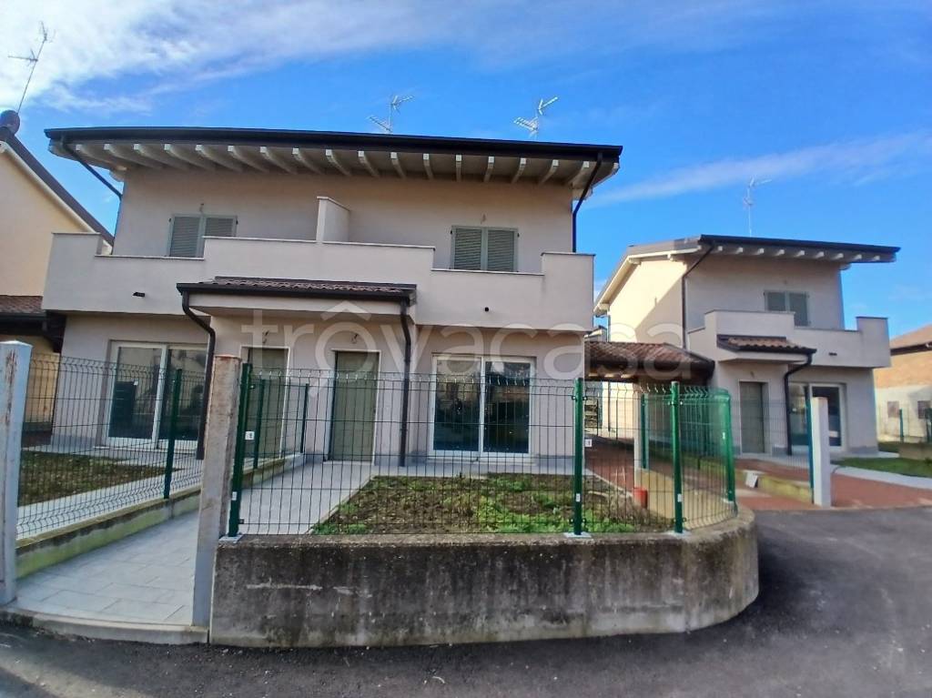 casa indipendente in vendita a Sannazzaro de' Burgondi
