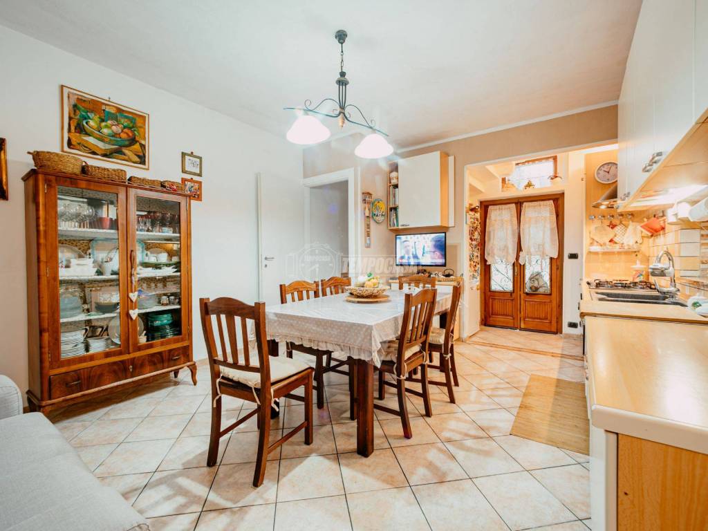 casa indipendente in vendita a Sannazzaro de' Burgondi
