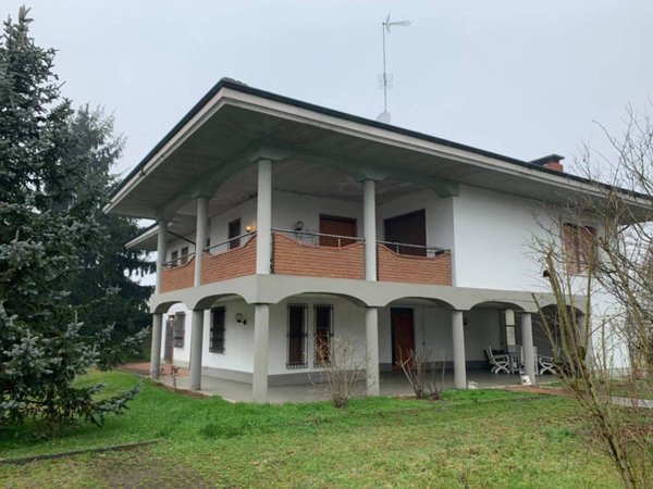 casa indipendente in vendita a Sannazzaro de' Burgondi