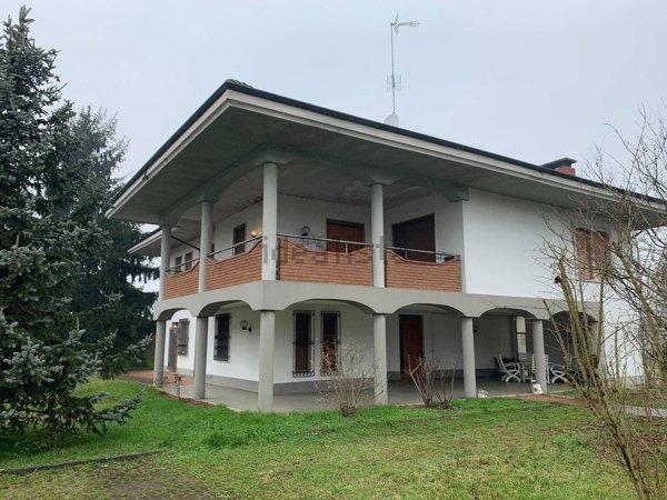 casa indipendente in vendita a Sannazzaro de' Burgondi