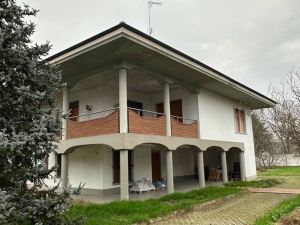 casa indipendente in vendita a Sannazzaro de' Burgondi