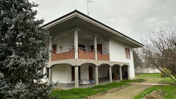 casa indipendente in vendita a Sannazzaro de' Burgondi