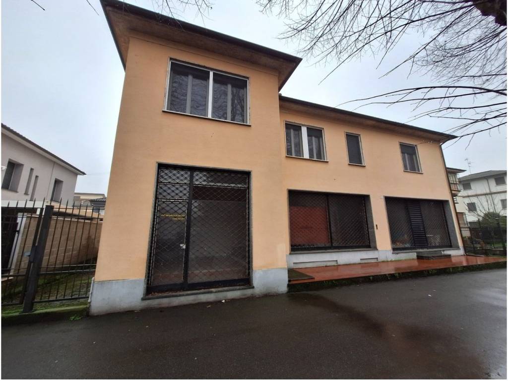 casa indipendente in vendita a Sannazzaro de' Burgondi
