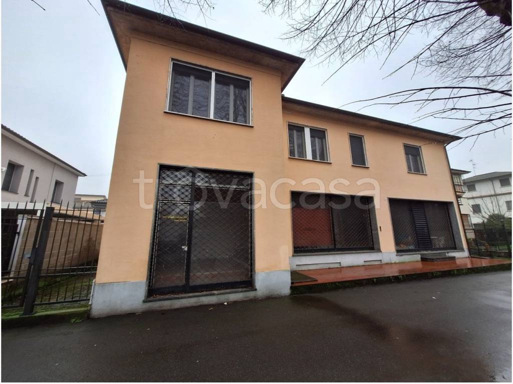casa indipendente in vendita a Sannazzaro de' Burgondi
