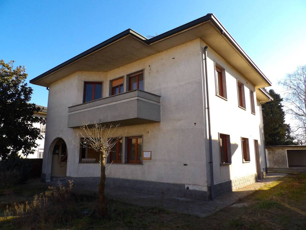 casa indipendente in vendita a Sannazzaro de' Burgondi