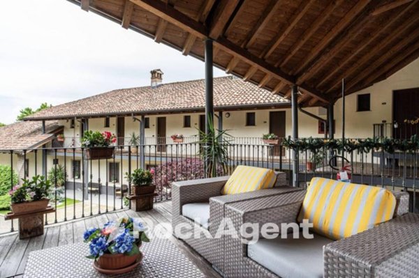 locale commerciale in vendita a Sannazzaro de' Burgondi in zona Mezzano