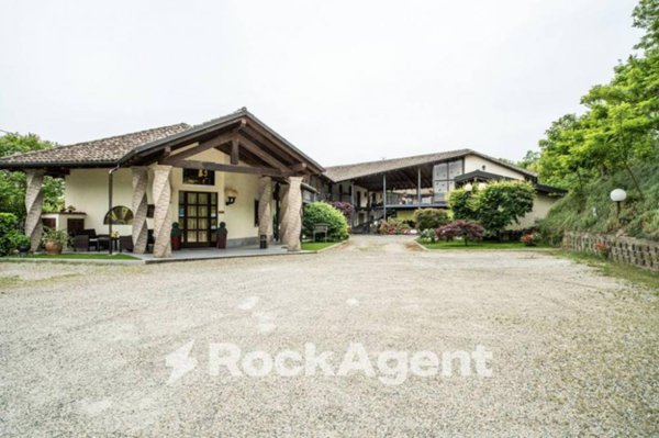 locale commerciale in vendita a Sannazzaro de' Burgondi in zona Mezzano