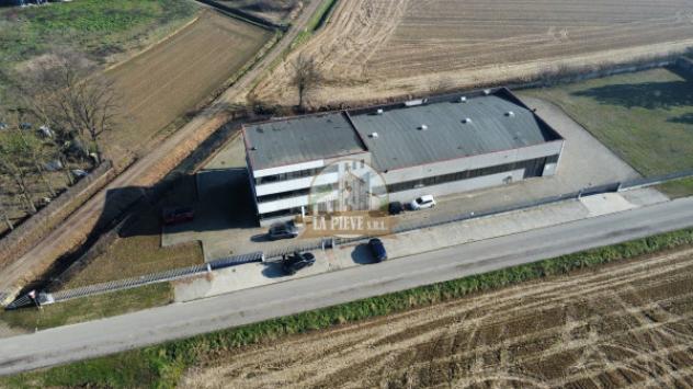 locale commerciale in vendita a Sannazzaro de' Burgondi