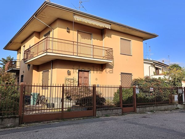 casa indipendente in vendita a Sannazzaro de' Burgondi