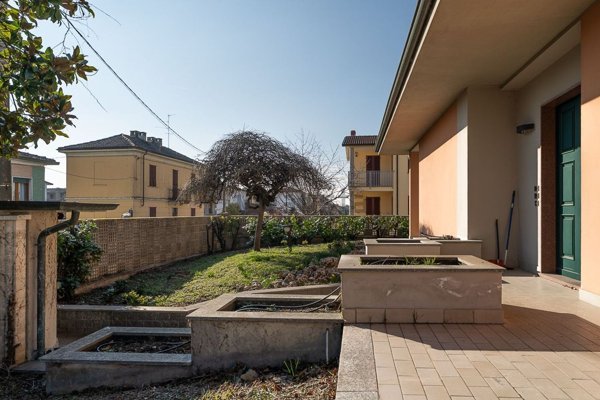 casa indipendente in vendita a Sannazzaro de' Burgondi