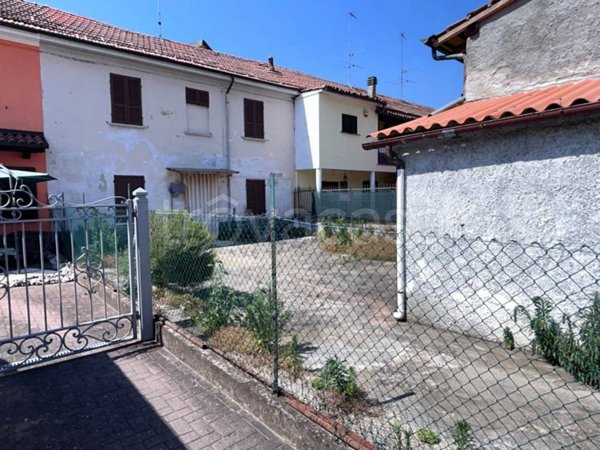 casa indipendente in vendita a Sannazzaro de' Burgondi