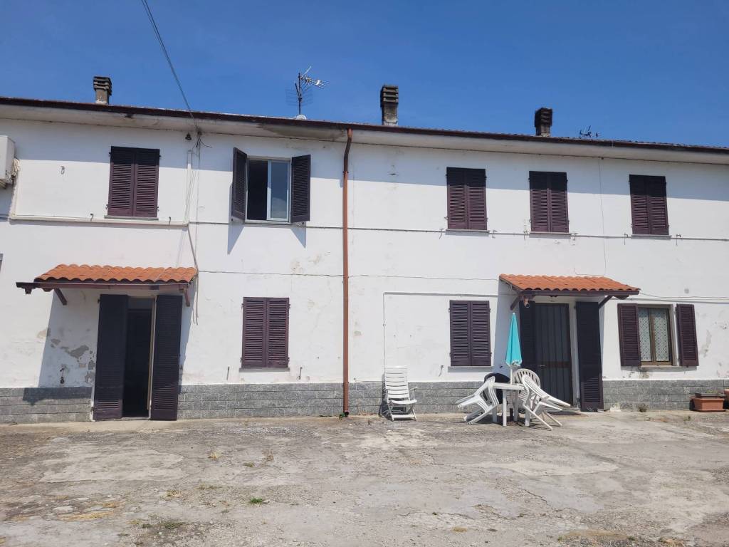 casa indipendente in vendita a Sannazzaro de' Burgondi