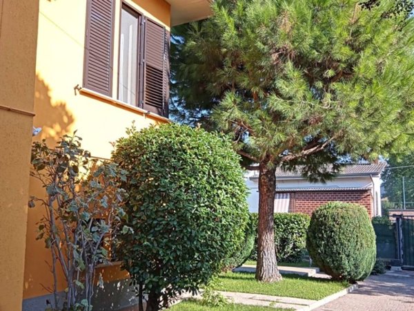 casa indipendente in vendita a Sannazzaro de' Burgondi