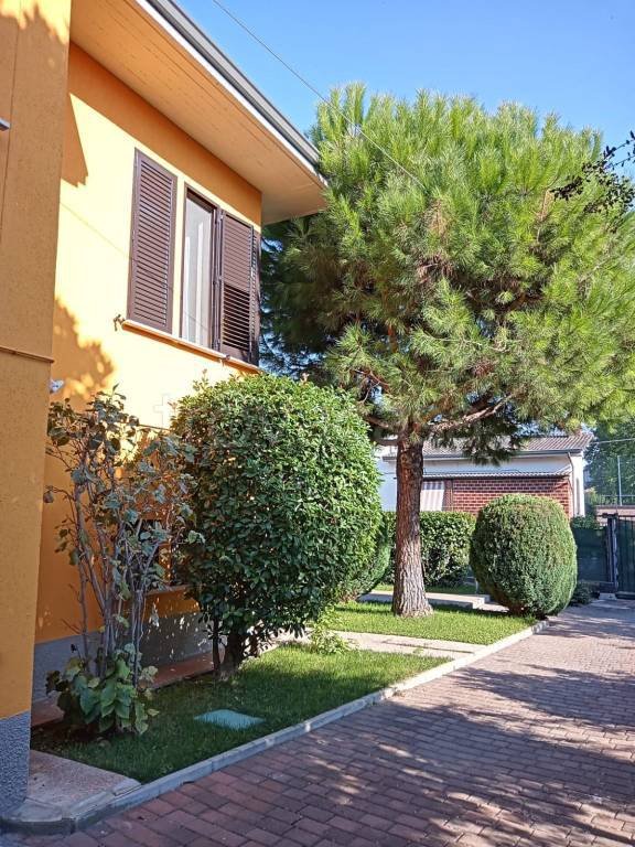 casa indipendente in vendita a Sannazzaro de' Burgondi