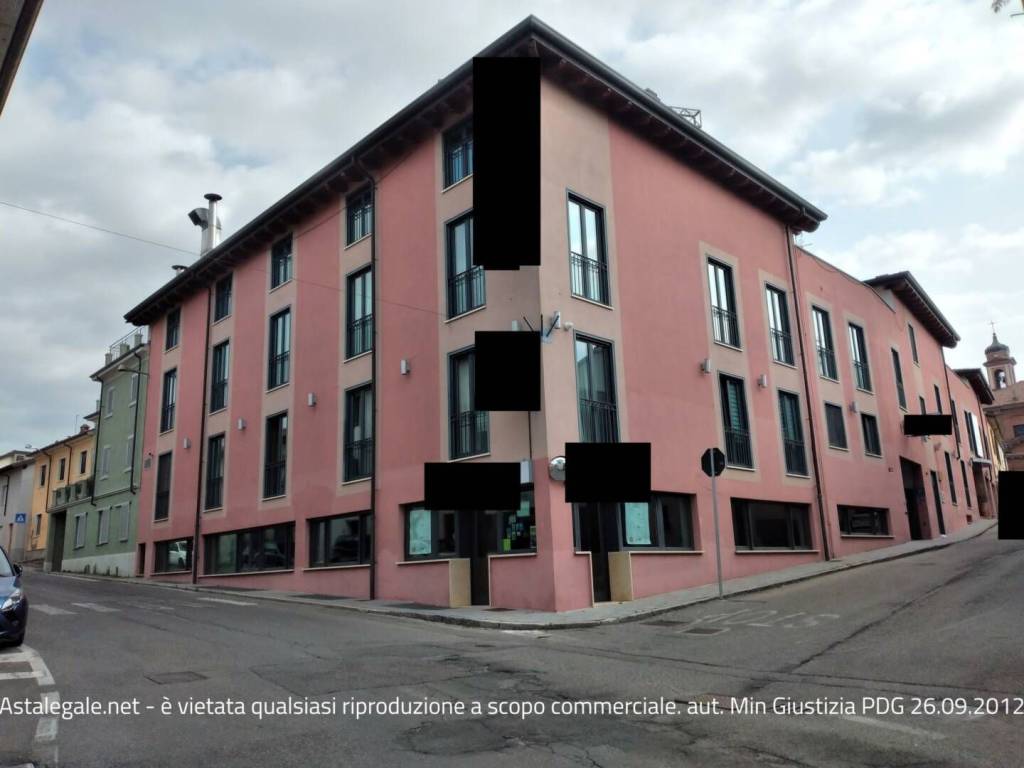 negozio in vendita a Sannazzaro de' Burgondi