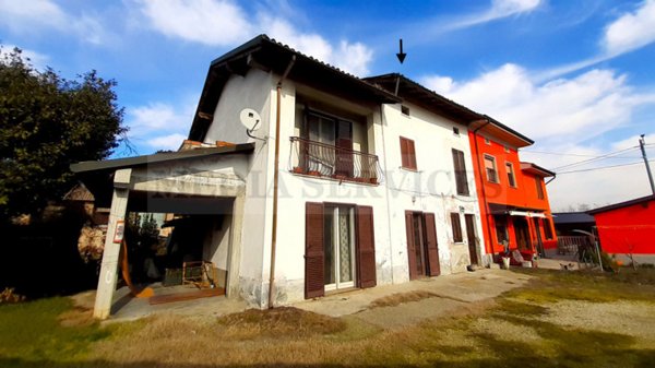casa indipendente in vendita a Sannazzaro de' Burgondi in zona Savasini