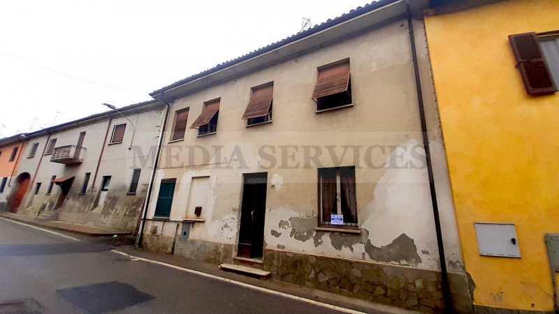 casa indipendente in vendita a Sannazzaro de' Burgondi