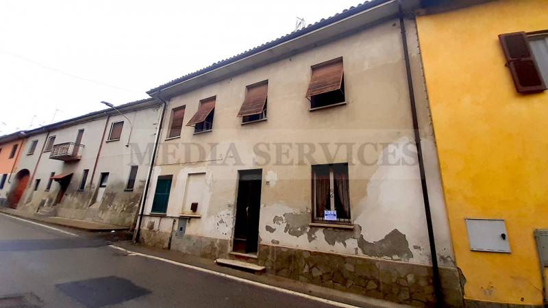 casa indipendente in vendita a Sannazzaro de' Burgondi