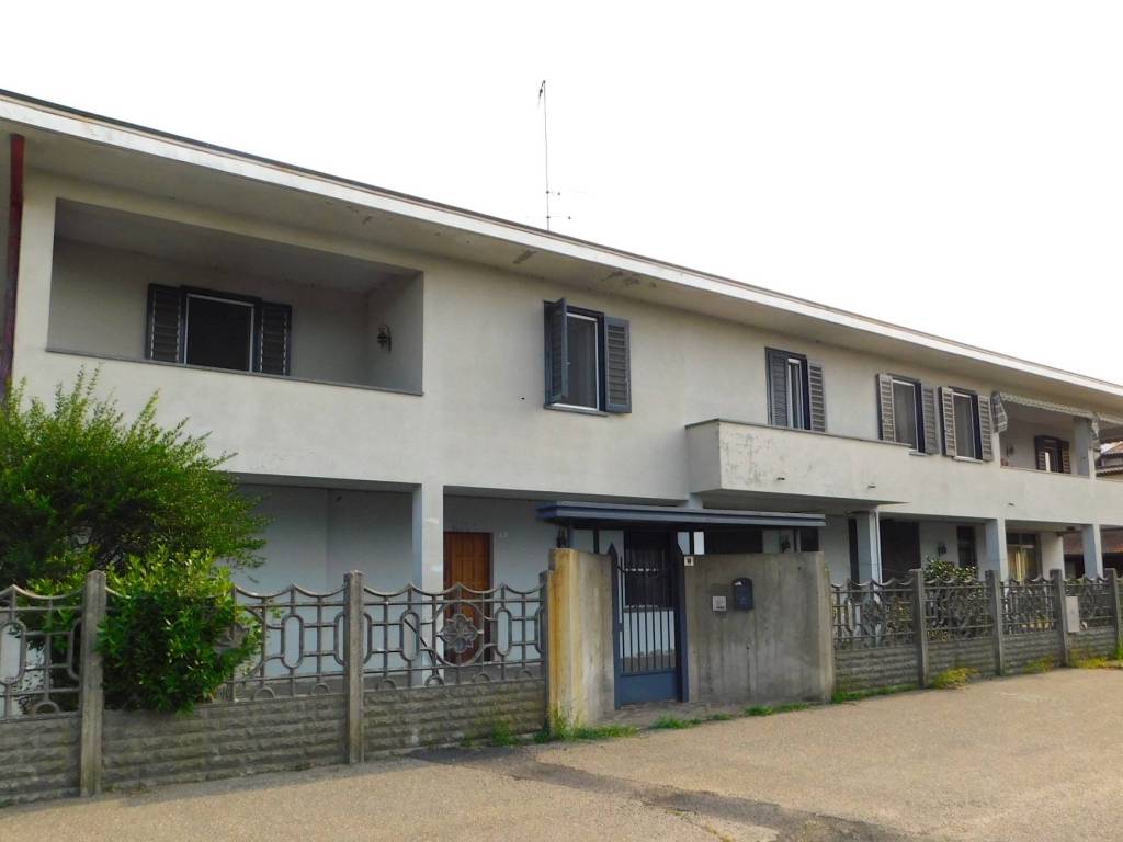 casa indipendente in vendita a Sannazzaro de' Burgondi