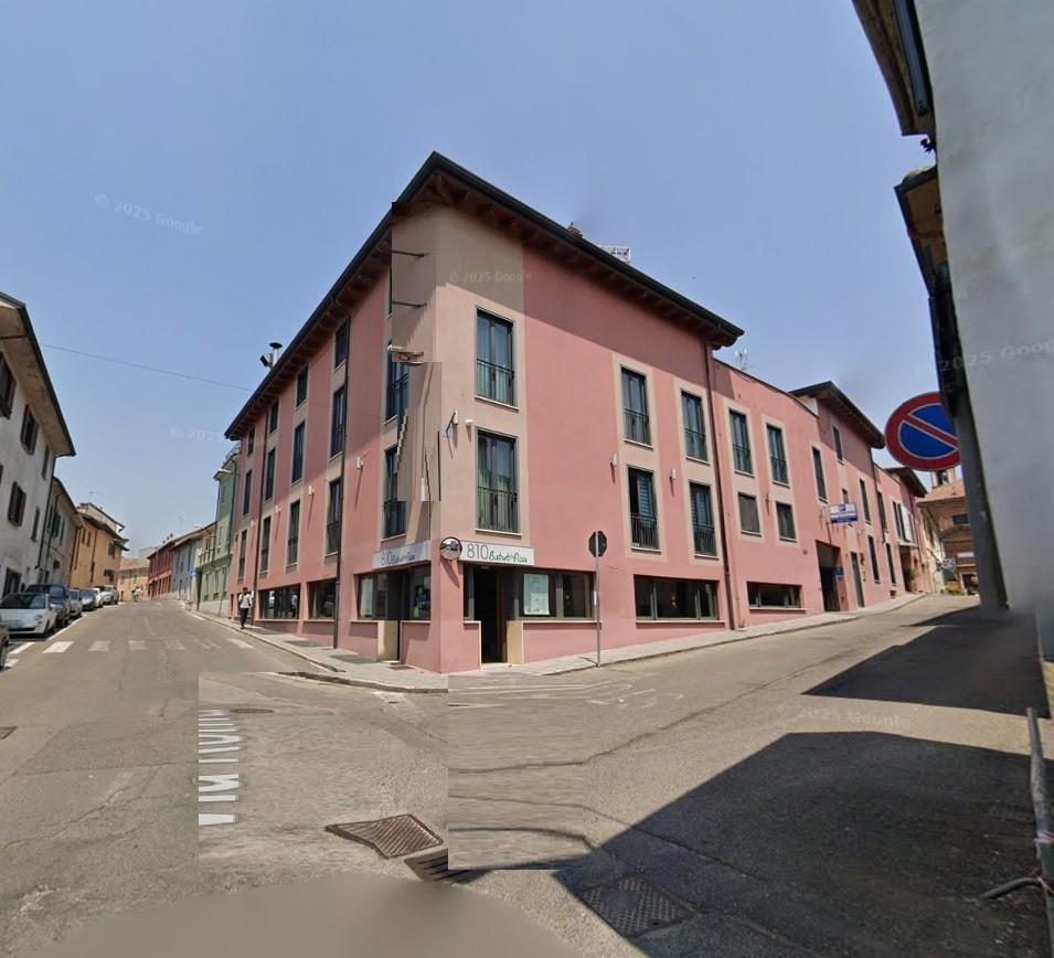 negozio in vendita a Sannazzaro de' Burgondi