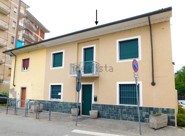 casa indipendente in vendita a Sannazzaro de' Burgondi