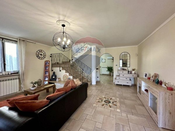 casa indipendente in vendita a Sannazzaro de' Burgondi