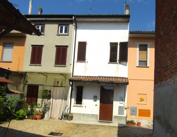 casa indipendente in vendita a Sannazzaro de' Burgondi