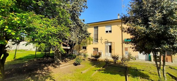 casa indipendente in vendita a Sannazzaro de' Burgondi