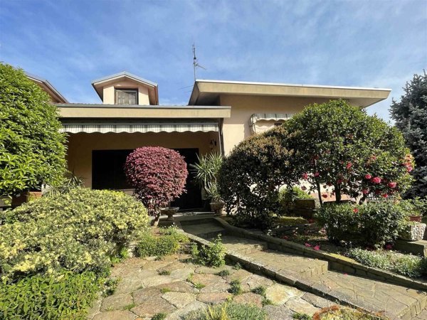 casa indipendente in vendita a Sannazzaro de' Burgondi